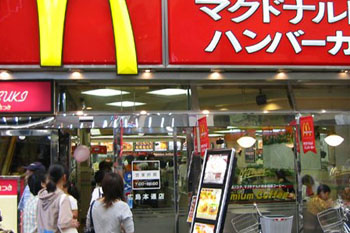 Vì sao doanh thu toàn cầu của McDonald’s sụt giảm?